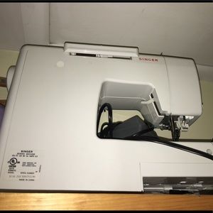 Sewing Machine w/ pedal&(sewing box&rest of kit)